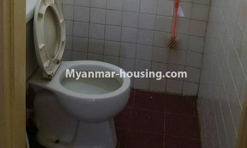 缅甸房地产 - 出租物件 - No.4607 - Condominium room for rent near Shwe Gone Daing, Bahan! - toilet view