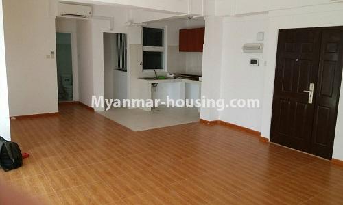 မြန်မာအိမ်ခြံမြေ - ငှားရန် property - No.4608 - ဒဂုံဆိပ်ကမ်း ဧရာချမ်းသာ ကွန်ဒိုတွင် အခန်ငှားရန် ရှိသည်။ - living room view