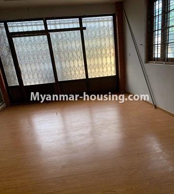 မြန်မာအိမ်ခြံမြေ - ငှားရန် property - No.4610 - သန်လျင်တံတားအနီးတွင် ပရိဘောဂ အပြည့်အစုံပါသော လုံးချင်းအိမ်တစ်လုံး ရောင်းရန်ရှိသည်။another single bedroom view