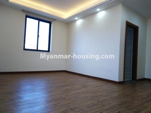 မြန်မာအိမ်ခြံမြေ - ငှားရန် property - No.4611 - အလုံတွင် ပရိဘောဂပါသော သဇင်ကွန်ဒိုခန်းငှားရန်ရှိသည်။another master bedroom view