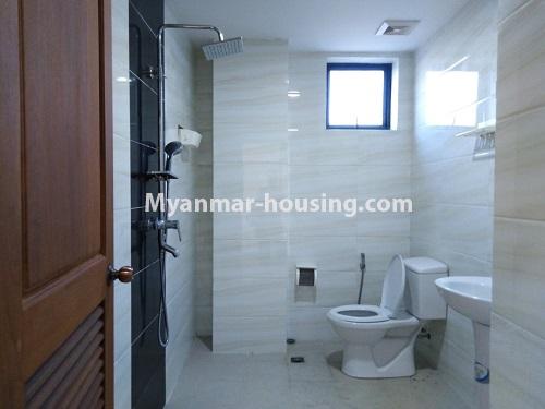 မြန်မာအိမ်ခြံမြေ - ငှားရန် property - No.4611 - အလုံတွင် ပရိဘောဂပါသော သဇင်ကွန်ဒိုခန်းငှားရန်ရှိသည်။another bathroom view