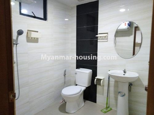 မြန်မာအိမ်ခြံမြေ - ငှားရန် property - No.4611 - အလုံတွင် ပရိဘောဂပါသော သဇင်ကွန်ဒိုခန်းငှားရန်ရှိသည်။another bathroom view
