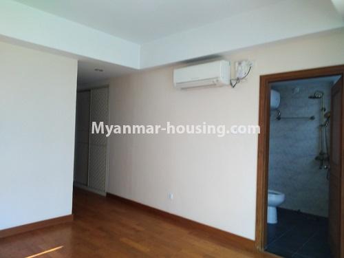 မြန်မာအိမ်ခြံမြေ - ငှားရန် property - No.4612 - အလုံတွင် ပရိဘောဂပါသော သဇင်ကွန်ဒိုခန်းငှားရန်ရှိသည်။ - master bedroom 1