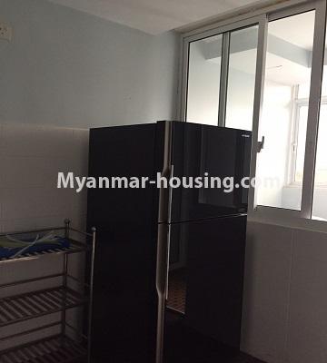 မြန်မာအိမ်ခြံမြေ - ငှားရန် property - No.4624 - ရန်ကင်း စပေ့(စ်)ကွန်ဒိုတွင် အိပ်ခန်းသုံးခန်းနှင့် ပရိဘောဂပါသော အခန်းငှားရန် ရှိသည်။fridge view