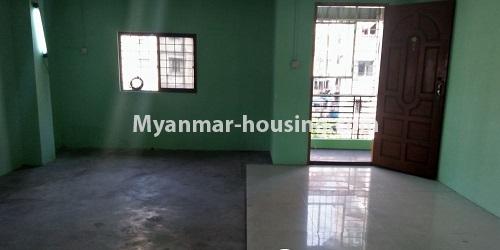 မြန်မာအိမ်ခြံမြေ - ငှားရန် property - No.4634 - ဗဟန်းတွင် အိပ်ခန်းတစ်ခန်းပါသော တိုက်ခန်းငှားရန်ရှိသည်။maing door view