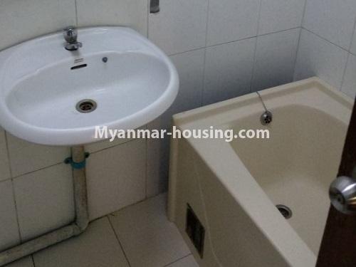 缅甸房地产 - 出租物件 - No.4635 - Furnished University Yeik Mon Condominium room for rent in Bahan! - master bedroom bathroom view