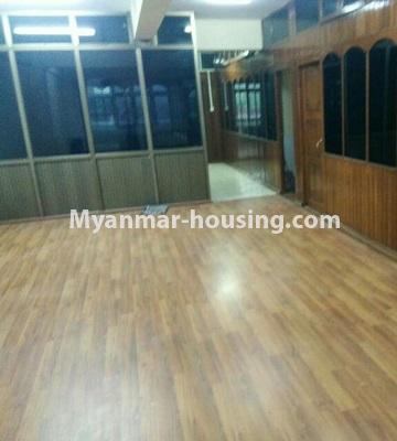 缅甸房地产 - 出租物件 - No.4638 - Furnished Wizaya Plaza Room for rent in Sanchaung! - living room area and rooms partition 