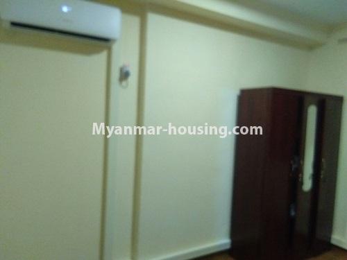 မြန်မာအိမ်ခြံမြေ - ငှားရန် property - No.4642 - ပစ္စည့်းအပြည့်အစုံဖြင့် Royal Thukha Condo တွင် အခန်းတစ်ခန်းငှားရန်ရှိသည်။another view of single bedroom