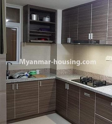မြန်မာအိမ်ခြံမြေ - ငှားရန် property - No.4643 - သန်လျင် Star City ကွန်ဒိုတွင် အိပ်ခန်းသုံးခန်းပါသည့် အခန်း တစ်ခန်း ငှားရန်ရှိသည်။kitchen view