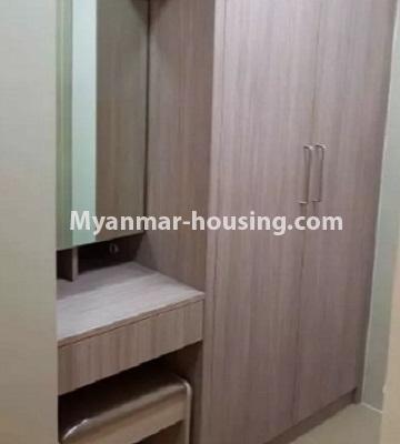 မြန်မာအိမ်ခြံမြေ - ငှားရန် property - No.4643 - သန်လျင် Star City ကွန်ဒိုတွင် အိပ်ခန်းသုံးခန်းပါသည့် အခန်း တစ်ခန်း ငှားရန်ရှိသည်။ - wardrobe and dressing table view