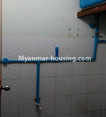 မြန်မာအိမ်ခြံမြေ - ငှားရန် property - No.4645 - စမ်းချောင်းတွင် ပြင်ဆင်ပြီး ပရိဘောဂပါသောတိုက်ခန်း ရောင်းရန်ရှိသည်။ - toilet view