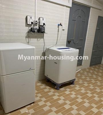 မြန်မာအိမ်ခြံမြေ - ငှားရန် property - No.4646 - စမ်းချောင်း ဂွဈေးအနီးတွင် တစ်ယောက်ထဲနေချင်သူများအတွက် တိုက်ခန်းတစ်ခန်းငှားရန်ရှိသည်။washing machine and fridge view