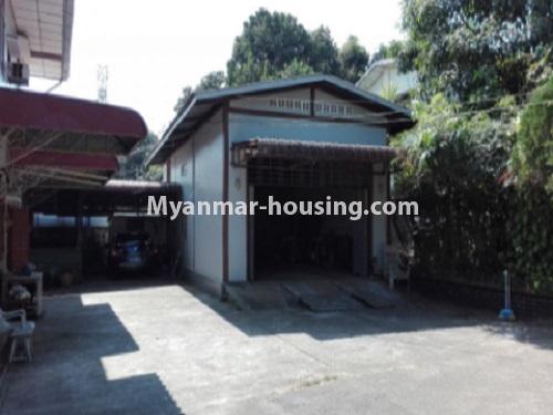 မြန်မာအိမ်ခြံမြေ - ငှားရန် property - No.4647 - သန်လျင်တွင် လုံးချင်းကောင်းကောင်းတစ်လုံး ငှားရန်ရှိသည်။garage view