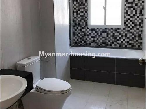 缅甸房地产 - 出租物件 - No.4653 - Furnished Twin Centro Condominium room for rent in Sanchaung! - bathroom view