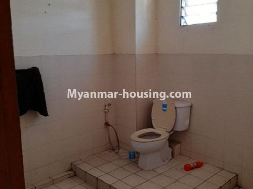缅甸房地产 - 出租物件 - No.4660 - 3200 square feet condominium room for rent in Kamaryut! - bathroom view 2