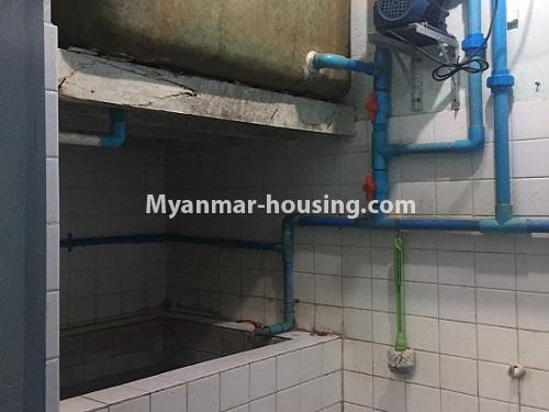 缅甸房地产 - 出租物件 - No.4667 - Two BH apartment for rent near Yankin Center! - bathroom view