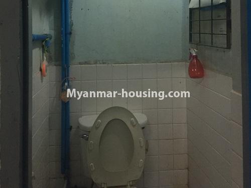 缅甸房地产 - 出租物件 - No.4667 - Two BH apartment for rent near Yankin Center! - toilet view