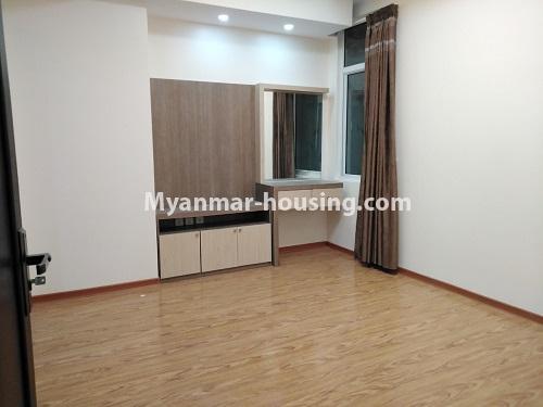 မြန်မာအိမ်ခြံမြေ - ငှားရန် property - No.4674 - စမ်းချောင်း ကမေ်ဘာဇတာဝါတွင် ပရိဘောဂ အပြည့်အစုံနှင့် ကွန်ဒိုခန်းအသစ် ငှားရန်ရှိသည်။master bedroom 1 view