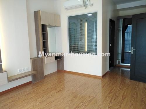 မြန်မာအိမ်ခြံမြေ - ငှားရန် property - No.4674 - စမ်းချောင်း ကမေ်ဘာဇတာဝါတွင် ပရိဘောဂ အပြည့်အစုံနှင့် ကွန်ဒိုခန်းအသစ် ငှားရန်ရှိသည်။master bedroom 2 view