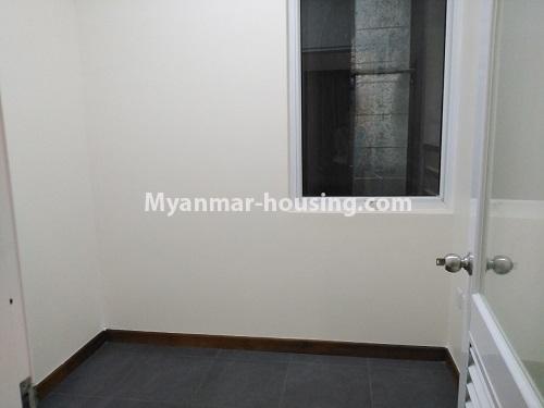 မြန်မာအိမ်ခြံမြေ - ငှားရန် property - No.4674 - စမ်းချောင်း ကမေ်ဘာဇတာဝါတွင် ပရိဘောဂ အပြည့်အစုံနှင့် ကွန်ဒိုခန်းအသစ် ငှားရန်ရှိသည်။single bedroom view