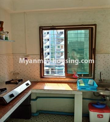 မြန်မာအိမ်ခြံမြေ - ငှားရန် property - No.4675 - စမ်းချောင်းတွင် ပြင်ဆင်ပြီး ပရိဘောဂပါသောတိုက်ခန်း ရောင်းရန်ရှိသည်။kitchen view