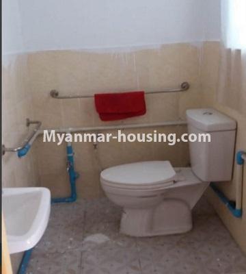 မြန်မာအိမ်ခြံမြေ - ငှားရန် property - No.4680 - ရန်ကင်း ရွေှအုန်းပင်အိမ်ရာ(၅)တွင် အိပ်ခန်းသုံးခန်းနှင့် ပရိဘောဂပါသောအခန်း ငှားရန်ရှိသည်။master bedroom bathroom view