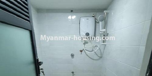 မြန်မာအိမ်ခြံမြေ - ငှားရန် property - No.4682 - မြို့ထဲတွင် ရုံးခန်းဖွင့်ရန် သို့မဟုတ် လူနေရန် အခန်းကျဉ်းတစ်ခန်း ငှားရန်ရှိသည်။bathroom view