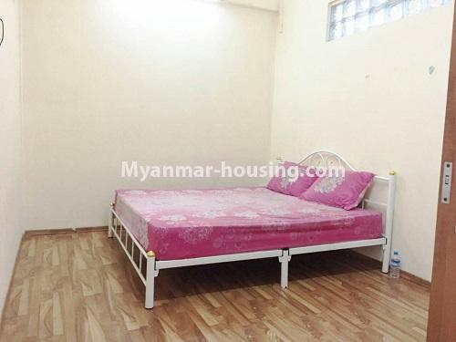 မြန်မာအိမ်ခြံမြေ - ငှားရန် property - No.4683 - မြို့ထဲတွင် ပြင်ဆင်ပြီး အိပ်ခန်းသုံးခန်းပါသော ကွန်ဒိုခန်း ငှားရန်ရှိသည်။single bedroom view