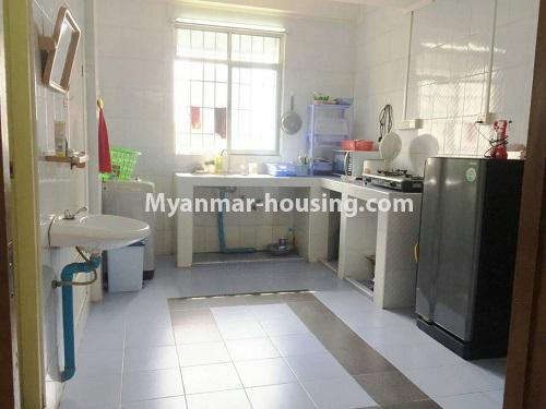 မြန်မာအိမ်ခြံမြေ - ငှားရန် property - No.4683 - မြို့ထဲတွင် ပြင်ဆင်ပြီး အိပ်ခန်းသုံးခန်းပါသော ကွန်ဒိုခန်း ငှားရန်ရှိသည်။kitchen view