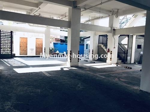 缅甸房地产 - 出租物件 - No.4692 - Three BHK serviced apartment for rent in Bahan! - car parking view