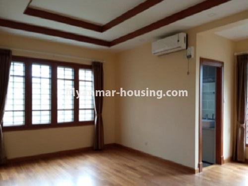မြန်မာအိမ်ခြံမြေ - ငှားရန် property - No.4693 - ပါရမီချော်တွင်းကုန် အနီးတွင် လုံးချင်း 3ထပ် တစ်လုံး ငှားရန်ရှိသည်။ - master bedroom view