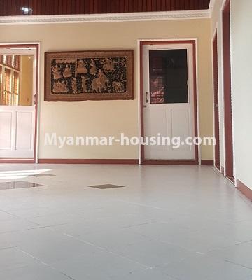 မြန်မာအိမ်ခြံမြေ - ငှားရန် property - No.4700 - ရွေှပြည်သာတွင် လုံးချင်းအိမ်သန့်သန့်လေး ငှားရန်ရှိသည်။living room view