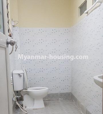 မြန်မာအိမ်ခြံမြေ - ငှားရန် property - No.4700 - ရွေှပြည်သာတွင် လုံးချင်းအိမ်သန့်သန့်လေး ငှားရန်ရှိသည်။bathroom 3 view