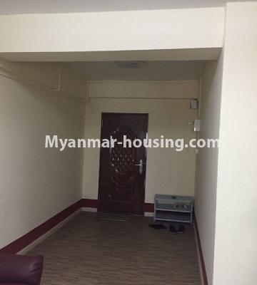 မြန်မာအိမ်ခြံမြေ - ငှားရန် property - No.4704 - ဗိုလ်တစ်ထောင် မဟာန၀ရတ်ကွန်ဒိုတွင် အိမ်ခန်းတစ်ခန်းပါသောအခန်း ငှားရန်ရှိသည်။ - Living room view