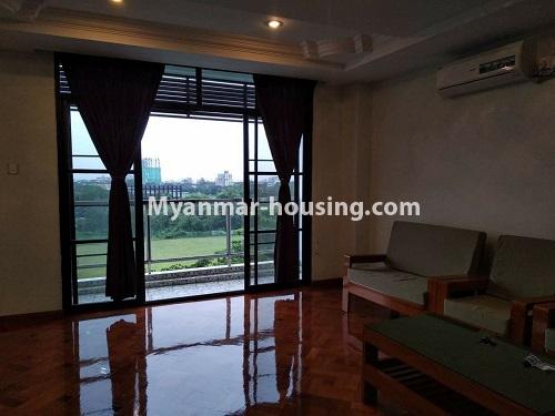 မြန်မာအိမ်ခြံမြေ - ငှားရန် property - No.4705 - တာမွေတွင် အိပ်ခန်းသုံးခန်းပါသော ကွန်ဒိုခန်းငှားရန်ရှိသည်။  - living room view