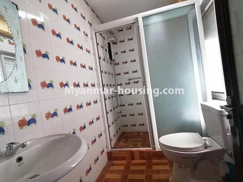 缅甸房地产 - 出租物件 - No.4706 - Furnished 1 BHK condominium room for rent in Sanchaung! - common bathroom view