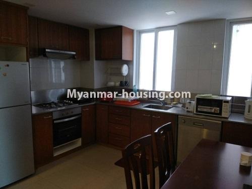 缅甸房地产 - 出租物件 - No.4712 - 3 BHK condominium room for rent near Kandawgyi Lake and Chatrium Hotel, Tarmway! - kitchen view