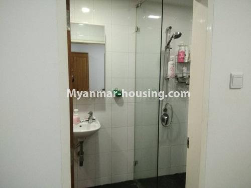缅甸房地产 - 出租物件 - No.4712 - 3 BHK condominium room for rent near Kandawgyi Lake and Chatrium Hotel, Tarmway! - bathroom view