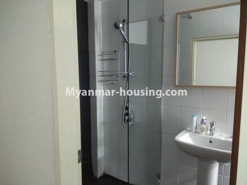 缅甸房地产 - 出租物件 - No.4712 - 3 BHK condominium room for rent near Kandawgyi Lake and Chatrium Hotel, Tarmway! - another bathroom view