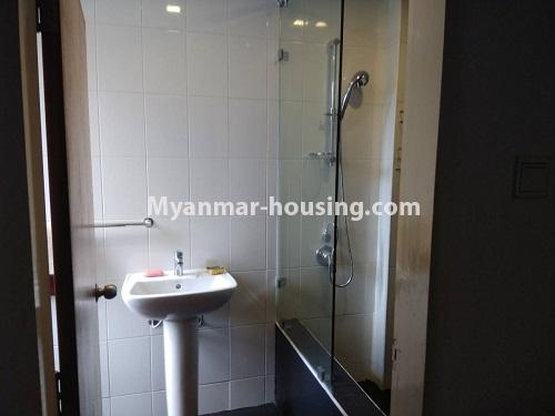 缅甸房地产 - 出租物件 - No.4712 - 3 BHK condominium room for rent near Kandawgyi Lake and Chatrium Hotel, Tarmway! - another bathroom view