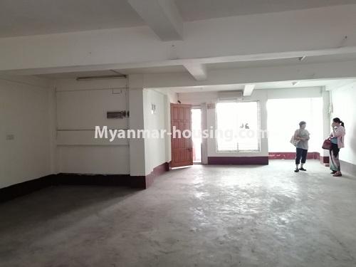 缅甸房地产 - 出租物件 - No.4716 - Fourth floor apartment hall type for office or training class in Lanmadaw! - another view of hall