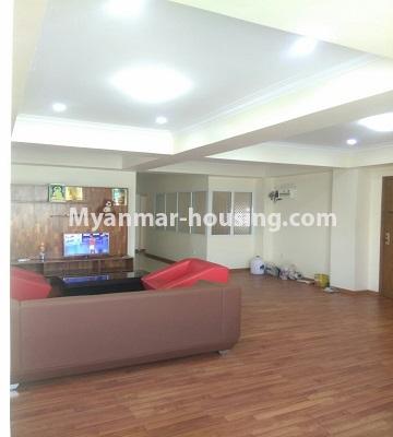 ミャンマー不動産 - 賃貸物件 - No.4723 - Large 3 BHK condominium room for rent near Myaynigone! - anothr view of living room