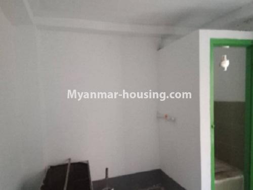 缅甸房地产 - 出租物件 - No.4728 - Large ground floor for rent near Night Market, Kyeemyintdaing! - toilet view