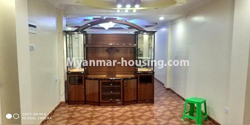 မြန်မာအိမ်ခြံမြေ - ငှားရန် property - No.4737 - မြို့ထဲတွင် အိပ်ခန်းတစ်ခန်းနှင့် ကွန်ဒိုခန်း ငှားရန်ရှိသည်။TV stand view