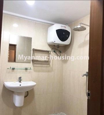 ミャンマー不動産 - 賃貸物件 - No.4747 - Nice Pyae Wa condominium room for rent in Bahan! - bathroom view