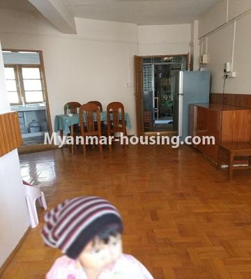 မြန်မာအိမ်ခြံမြေ - ငှားရန် property - No.4748 - ဂျပန်သံရုံးအနီးတွင် အခန်းသန့်သန့်လေး တစ်ခန်းငှားရန်ရှိသည်။living room view