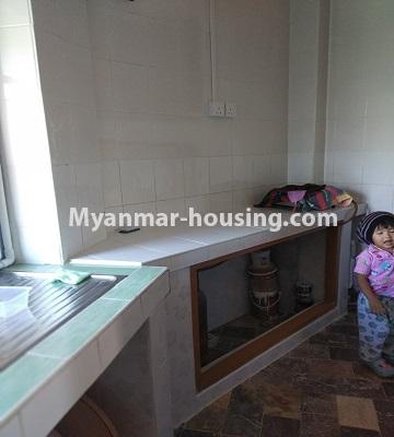 မြန်မာအိမ်ခြံမြေ - ငှားရန် property - No.4748 - ဂျပန်သံရုံးအနီးတွင် အခန်းသန့်သန့်လေး တစ်ခန်းငှားရန်ရှိသည်။kitchen view