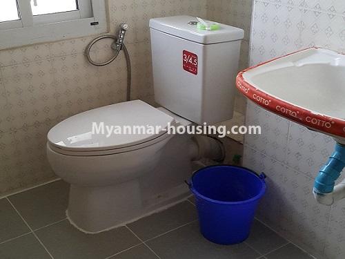 မြန်မာအိမ်ခြံမြေ - ငှားရန် property - No.4749 - ရန်ကင်းတွင် အသစ်စက်စက် အိပ်ခန်းသုံးခန်းပါသော ရွေှမိုးကောင်းကွန်ဒို ငှားရန်ရှိ်သည်။bathroom view