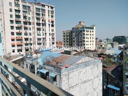 မြန်မာအိမ်ခြံမြေ - ငှားရန် property - No.4751 - ရန်ကုန် မြို့ထဲတွင် အိပ်ခန်းခြောက်ခန်းပါသော အပေါ်ဆုံးလွှာ ငှားရန်ရှိသည်။ - outside view from balcony