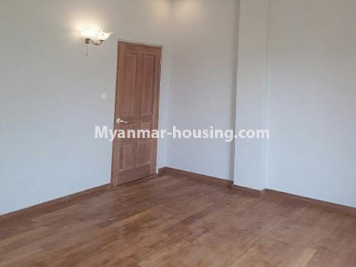 မြန်မာအိမ်ခြံမြေ - ငှားရန် property - No.4771 - အီတလီသံရုံးအနီးတွင် လုံးချင်း RC4ထပ် တိုက်သစ် တစ်လုံး ငှားရန်ရှိသည်။another master bedroom view